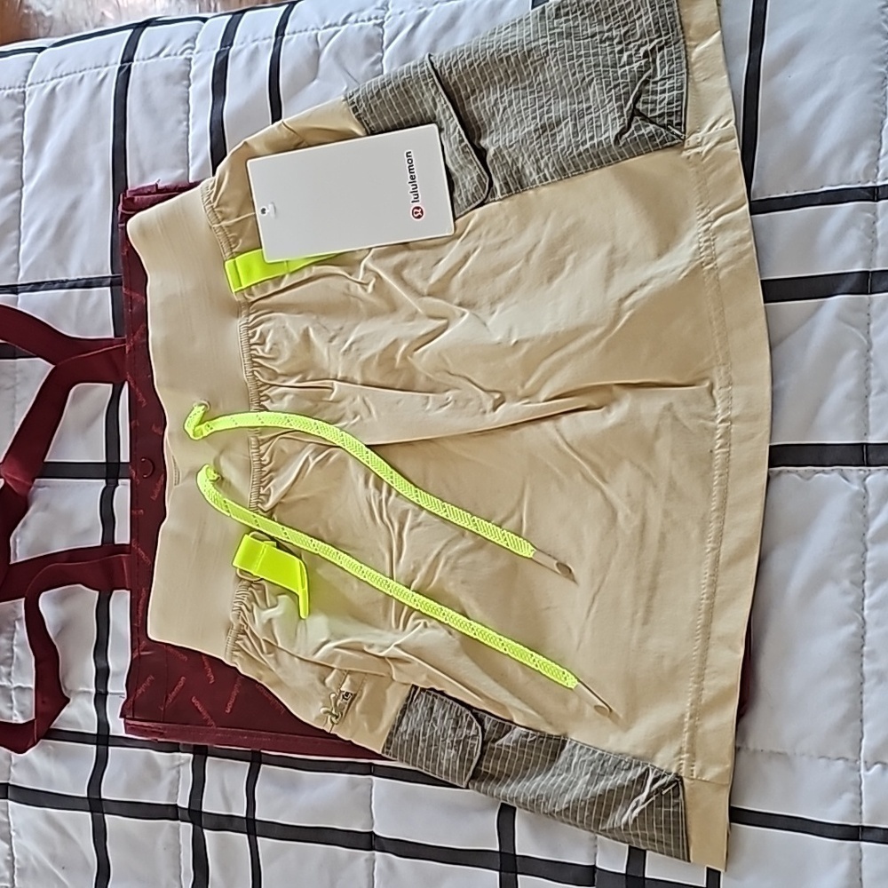 * NWT Lululemon Multi-Pocket Cargo HR Hiking Skirt - Prosecco Tan - Size 2